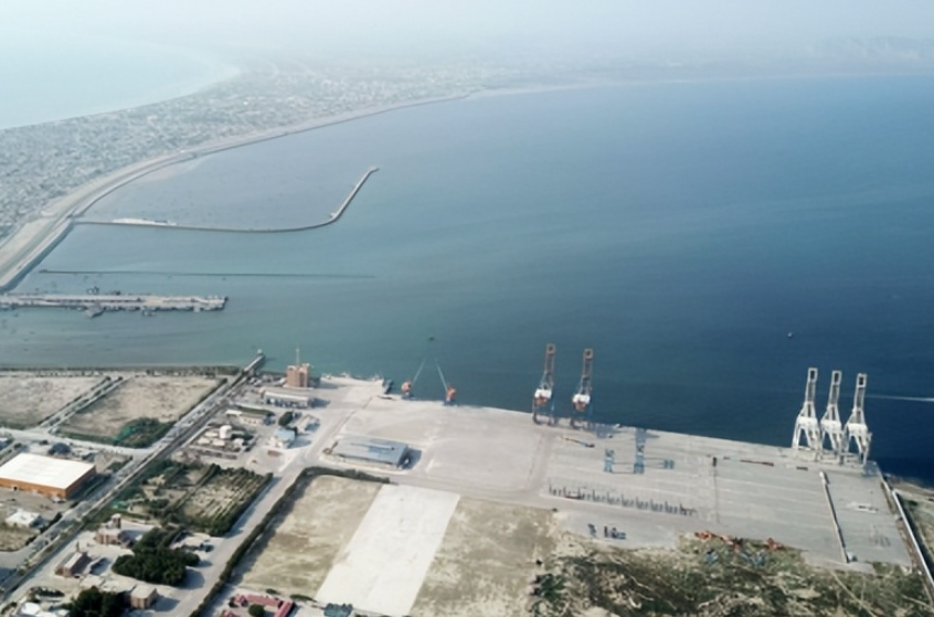 消息人士：霍尔木兹海峡通行受阻 伊拉克石油产