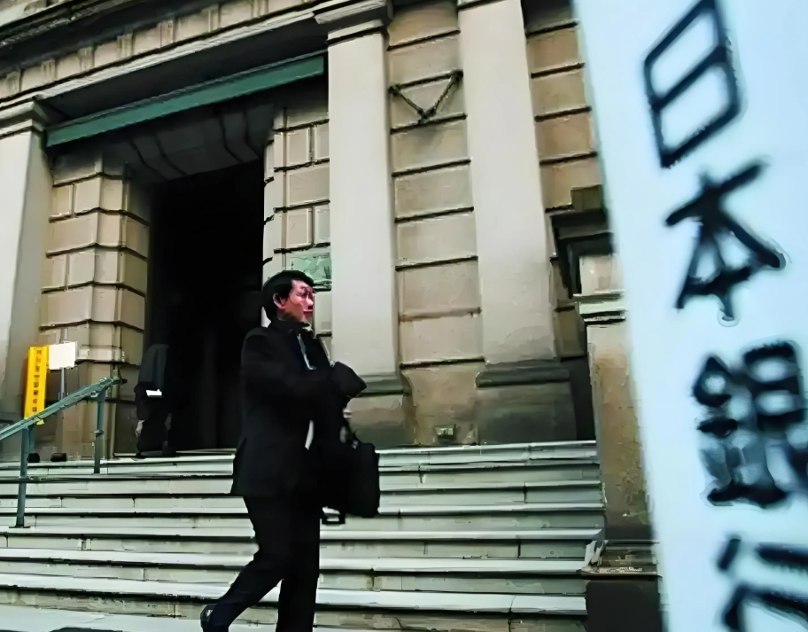 日本最高外汇事务官员就日元走势发出警告