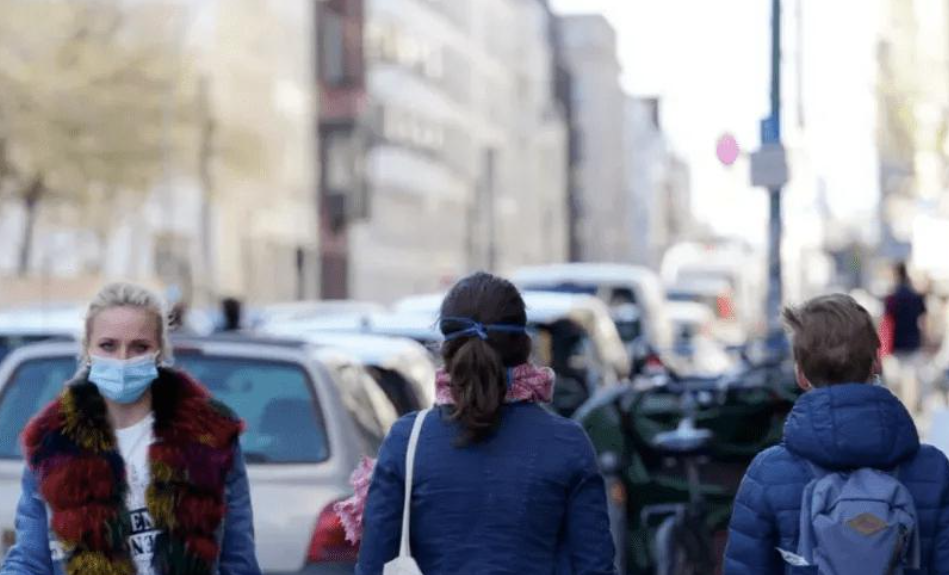 英国消费者五年来首次削减刷卡消费 财务压力下