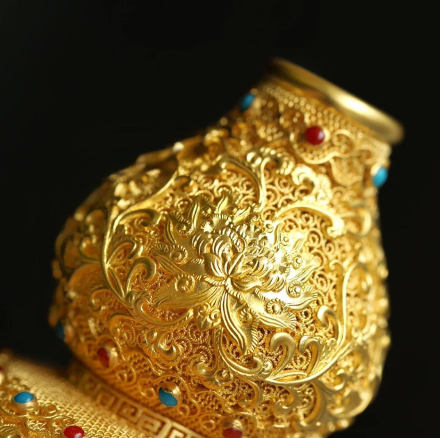 黄金在FOMC决议公布前小幅走高